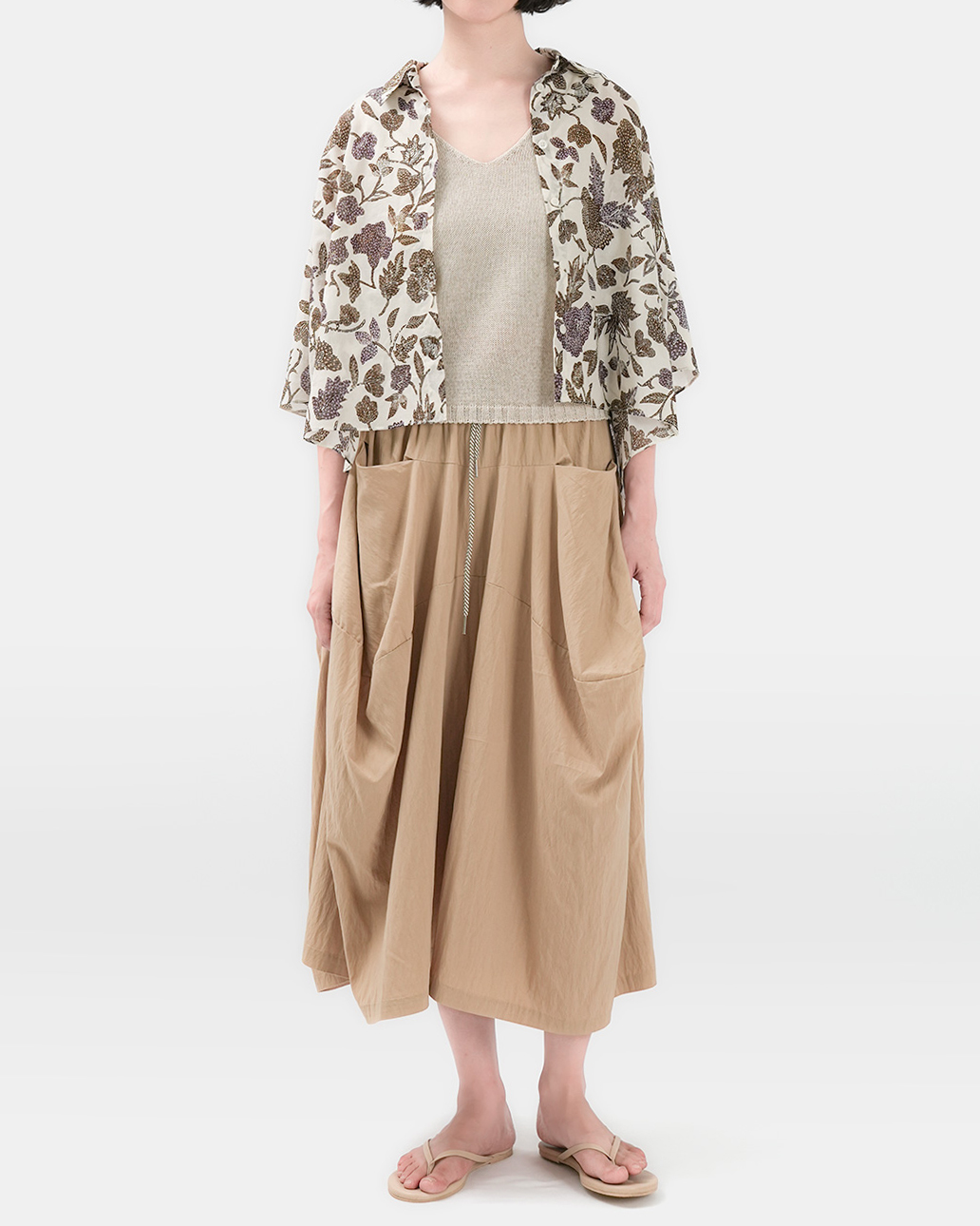 A single outfit completes the look<br> cotton flower cropped blouse