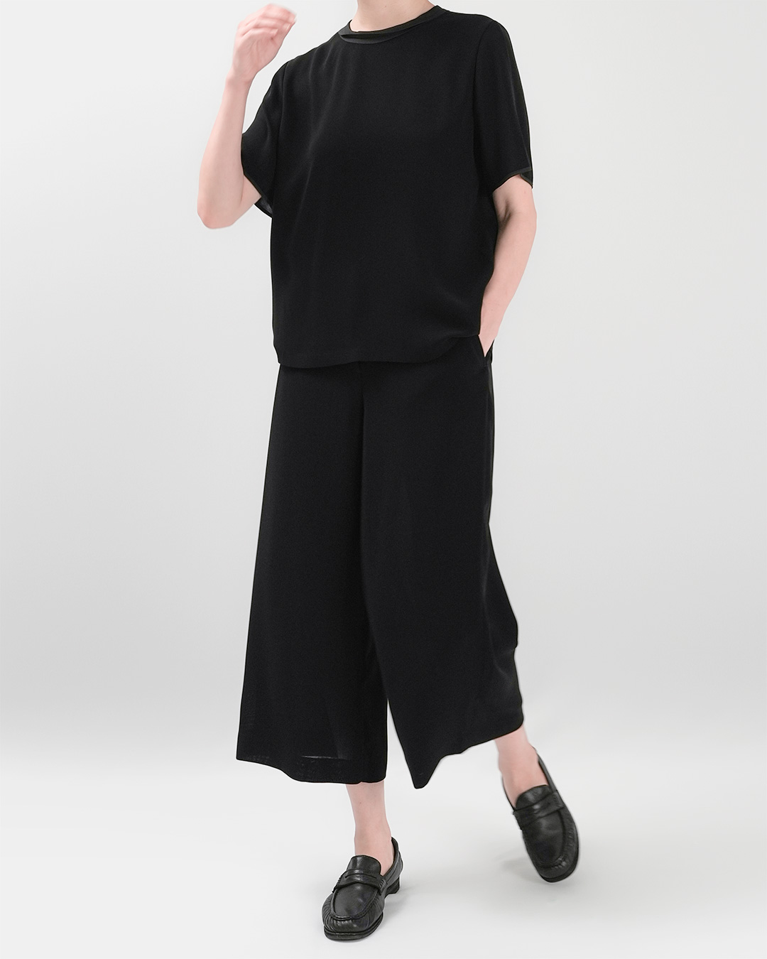 Falls neatly even in midsummer<br> takesada milpa cropped wide pants