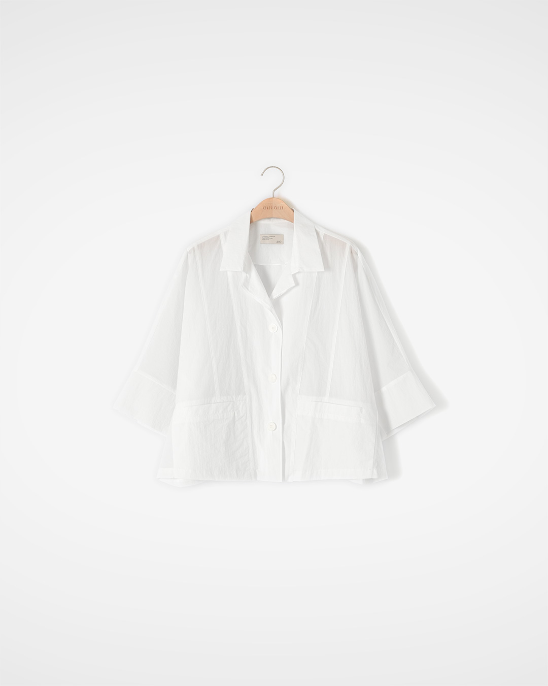 Between a comfortable shirt and a light jacket<br> stretch nylon cotton half jacket