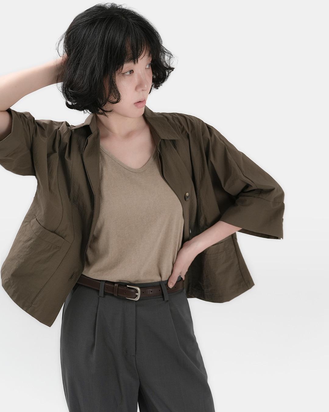 Between a comfortable shirt and a light jacket<br> stretch nylon cotton half jacket