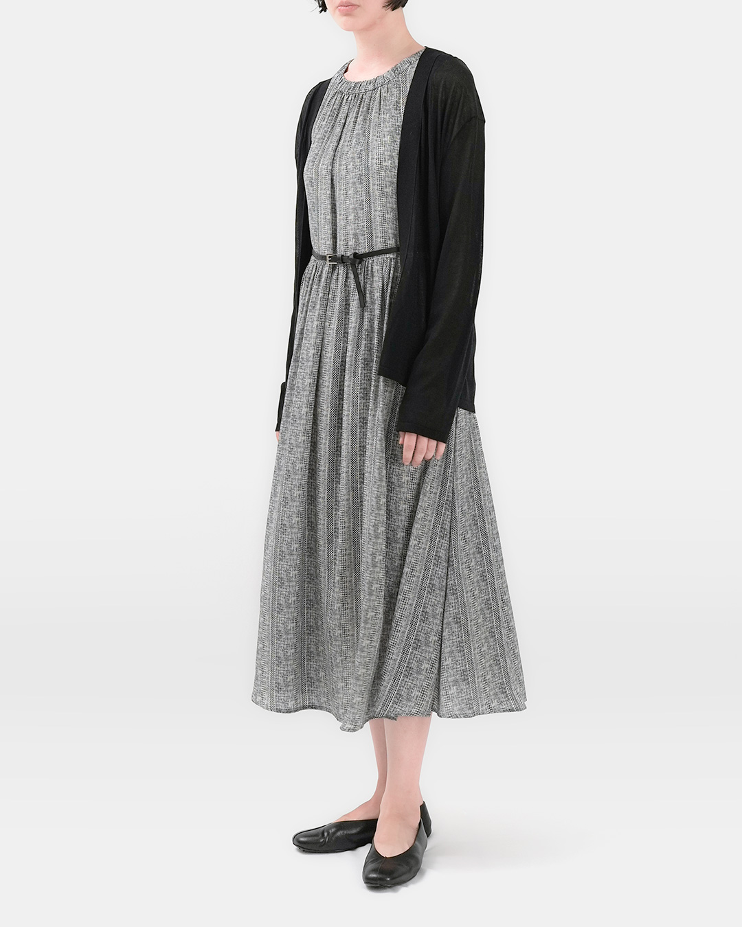 Summer 위에 가장 먼저 걸치게 되는<br> airy acetate cotton cardigan