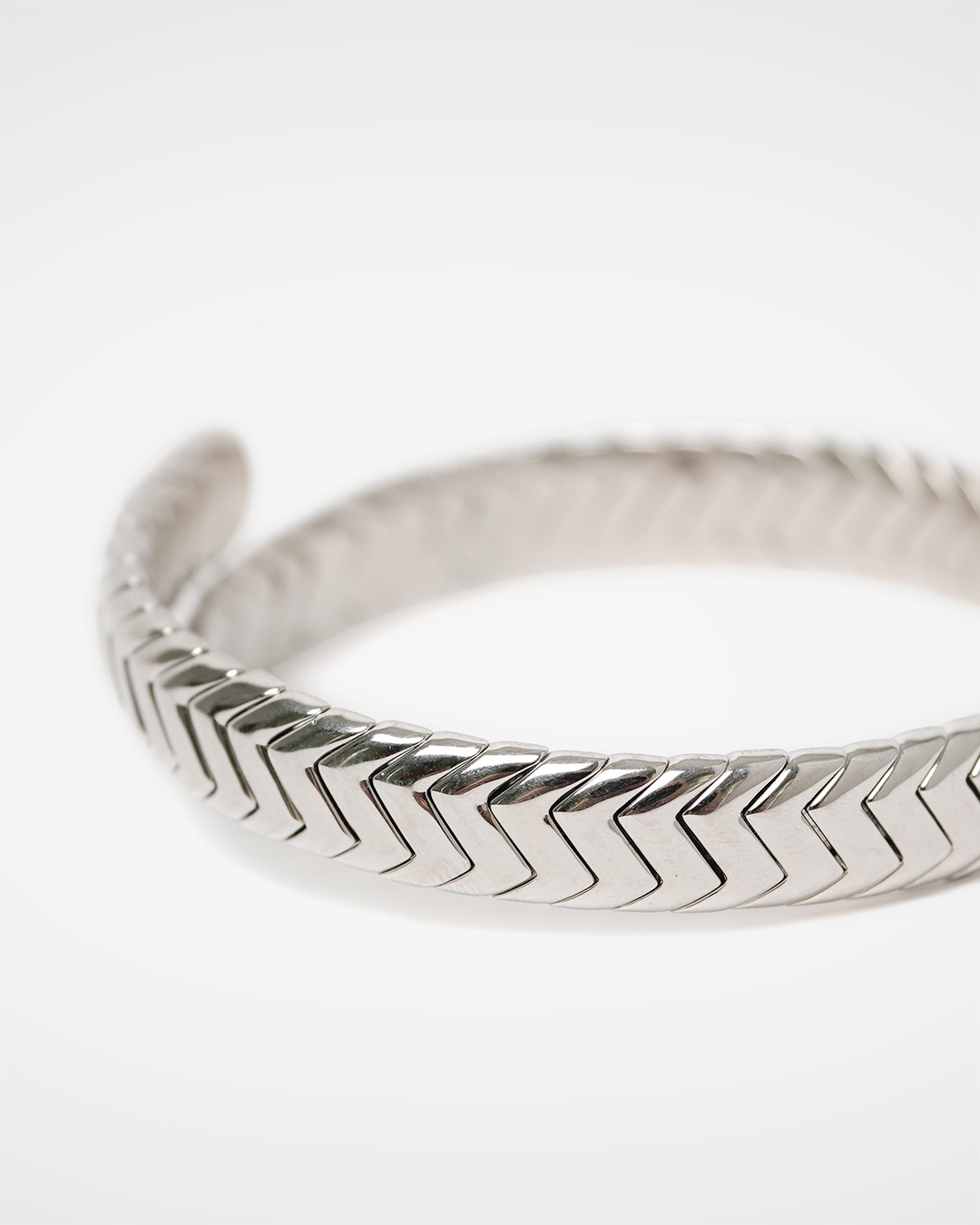 Delicate 반짝임<br> Chevron Silver Bangle