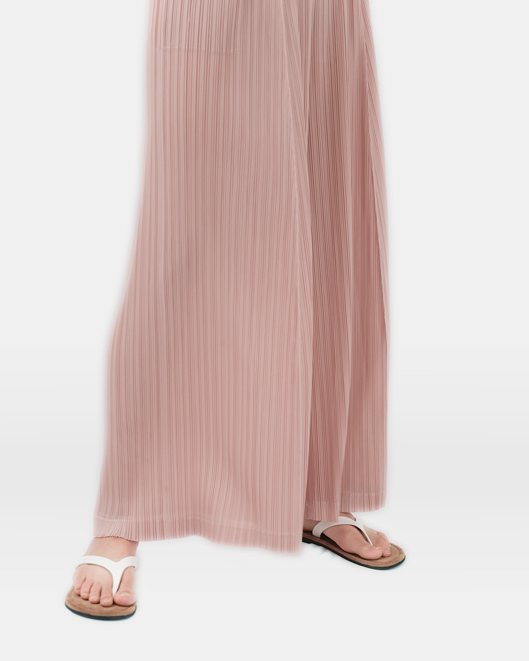 Flowing elegantly like a skirt<br> Dusty Pink Pleated Wide Pants
