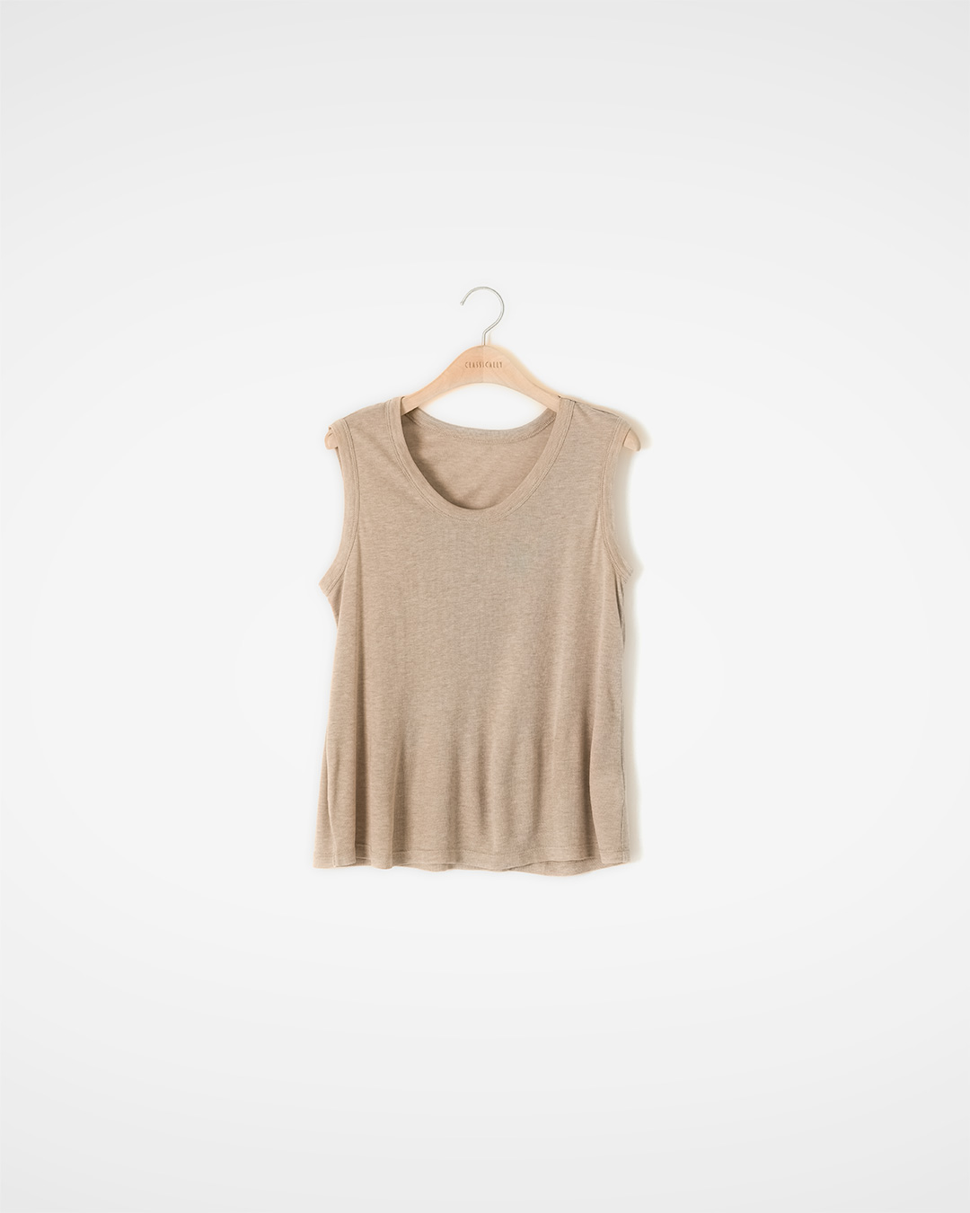 A wardrobe that is good even for the inner layers<br> Lyocell Silk Sleeveless Top