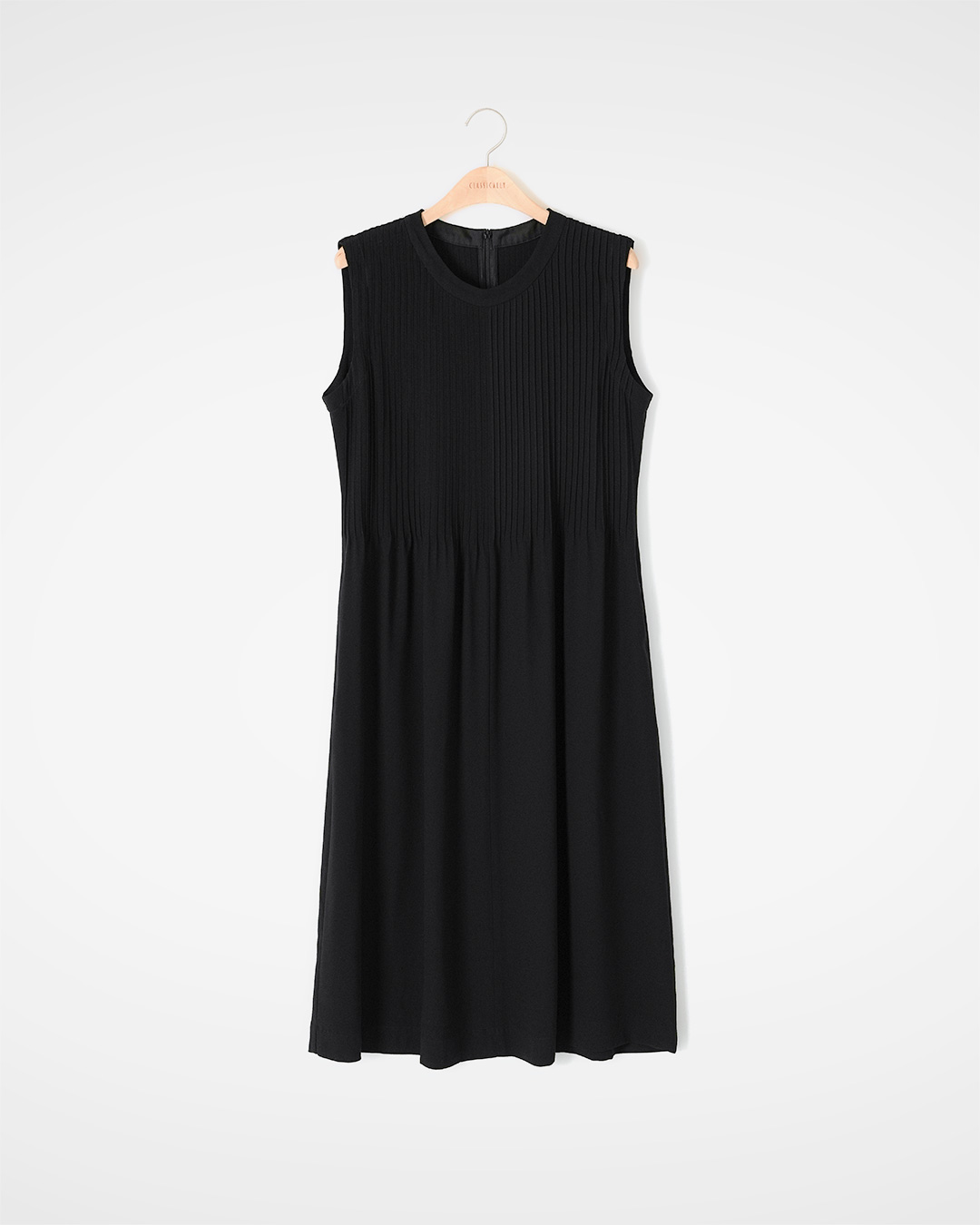 조용히 고급스러운 Black<br> Imported Acetate Pleated Dress