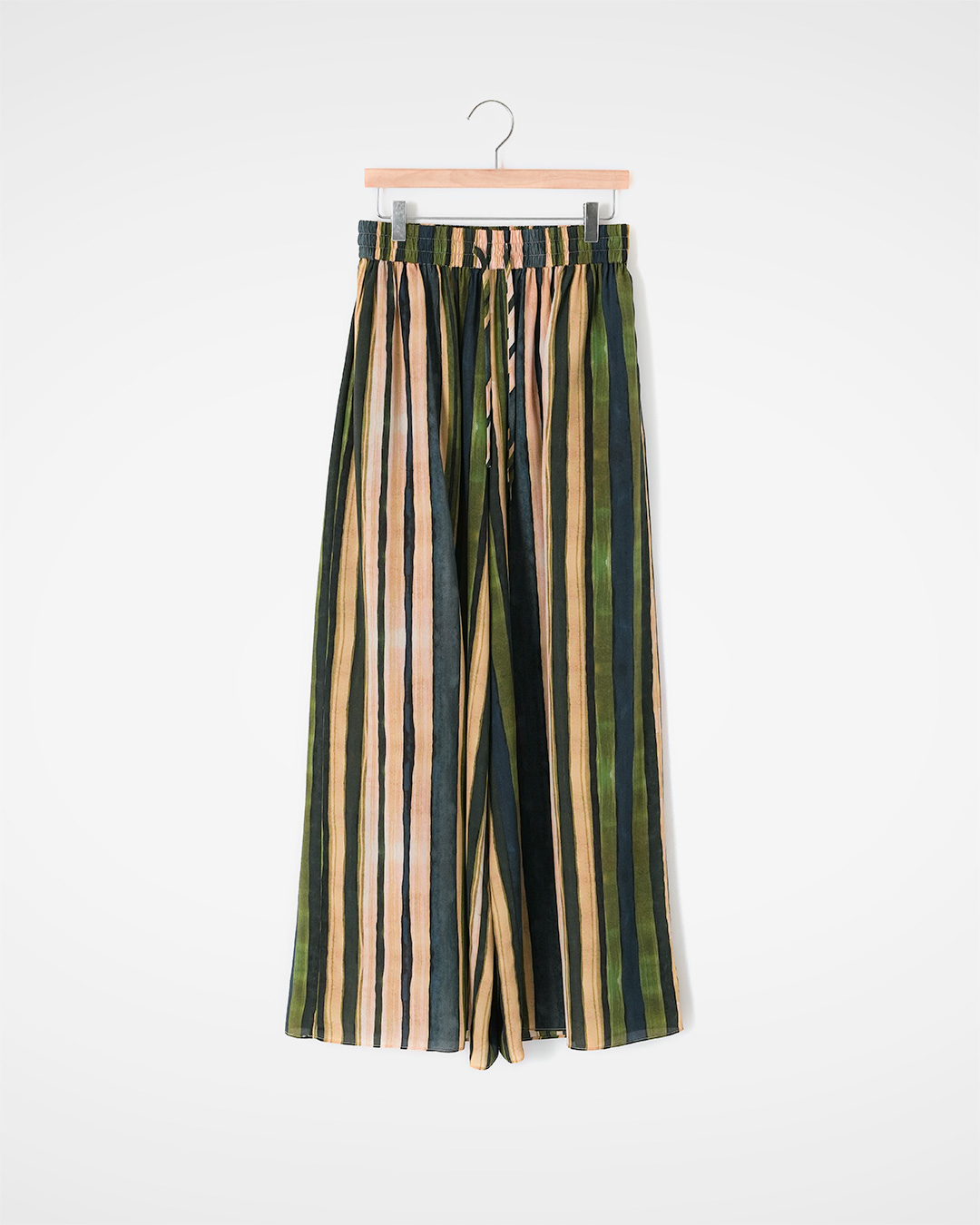 100% Mulberry silk<br> Movement of summer-like colors