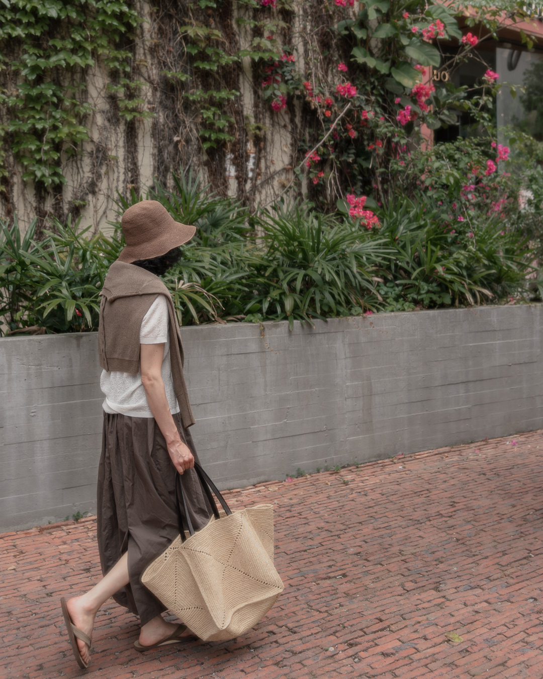 Summer 분위기가 완성되는<br> monili mood raffia tote bag