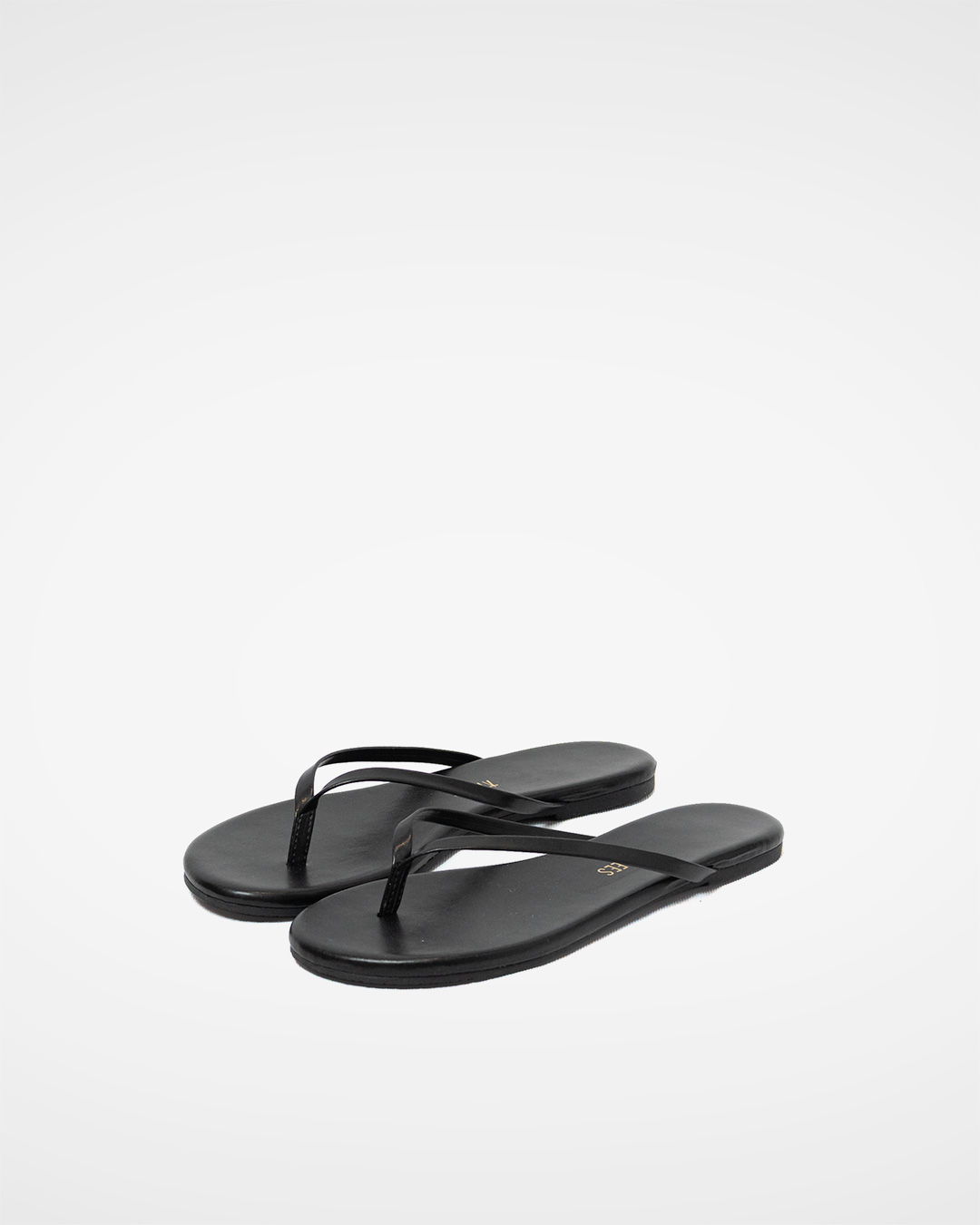 Summer 코디의 답이 되어주는<br> essential soft flip flop