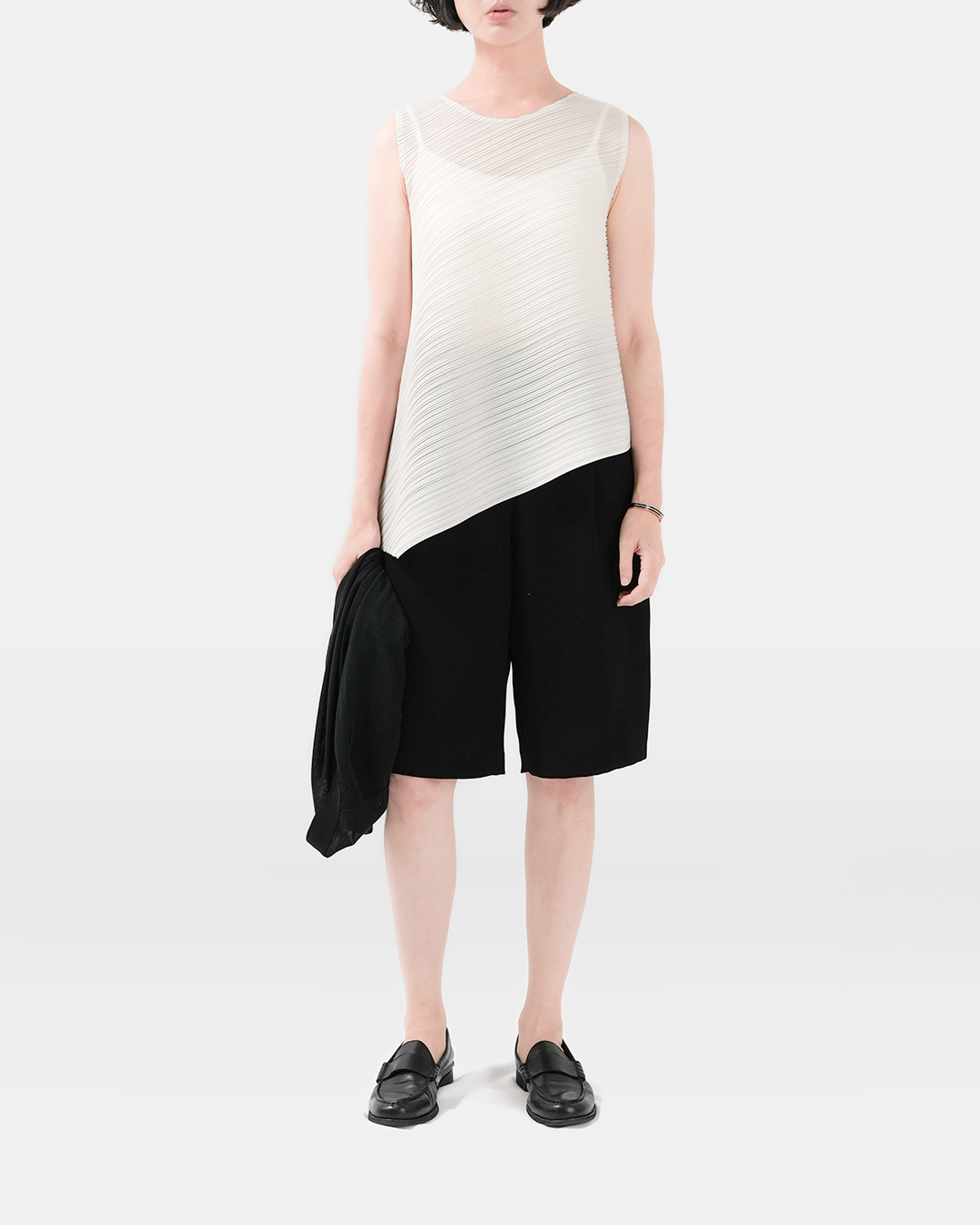 단정하게 떨어지는 Summer Black 쇼츠 <br> milpa tailored bermuda shorts