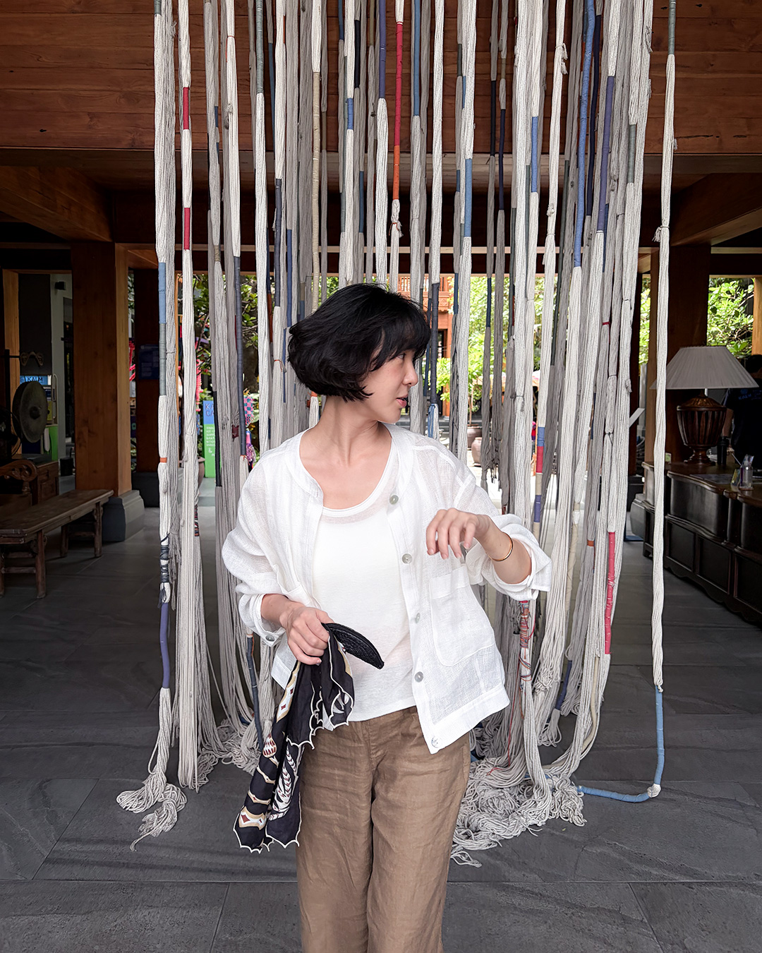 Summer 옷차림을 가볍게 정돈하는<br> Sheer Linen Cropped Cardigan