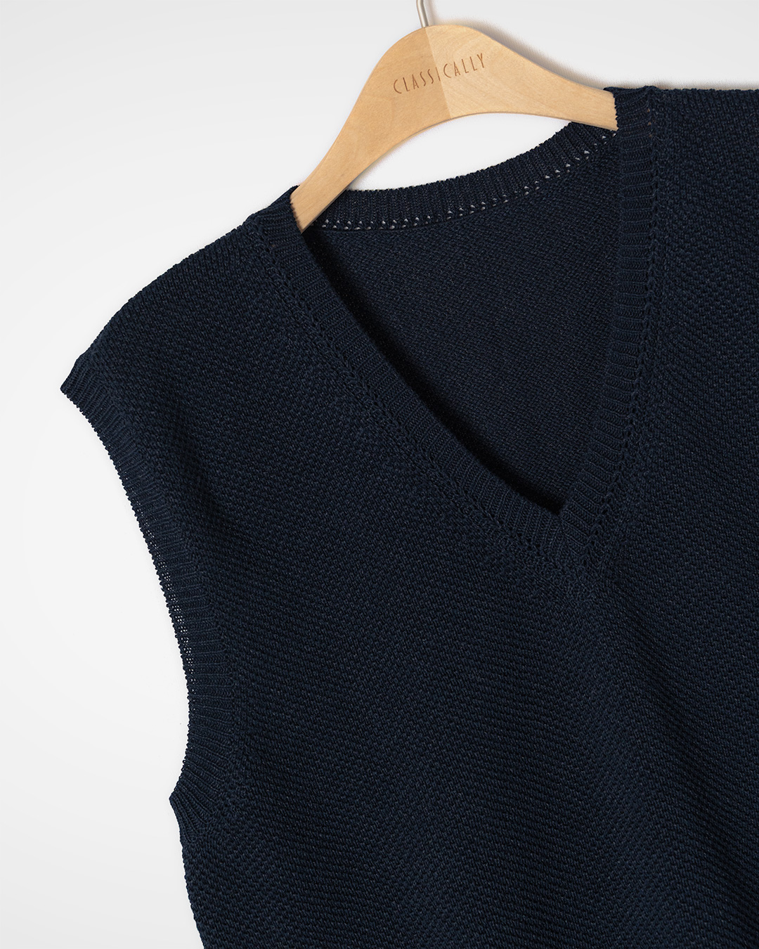 군살 잠시만요!<br> V-neck Knit Vest