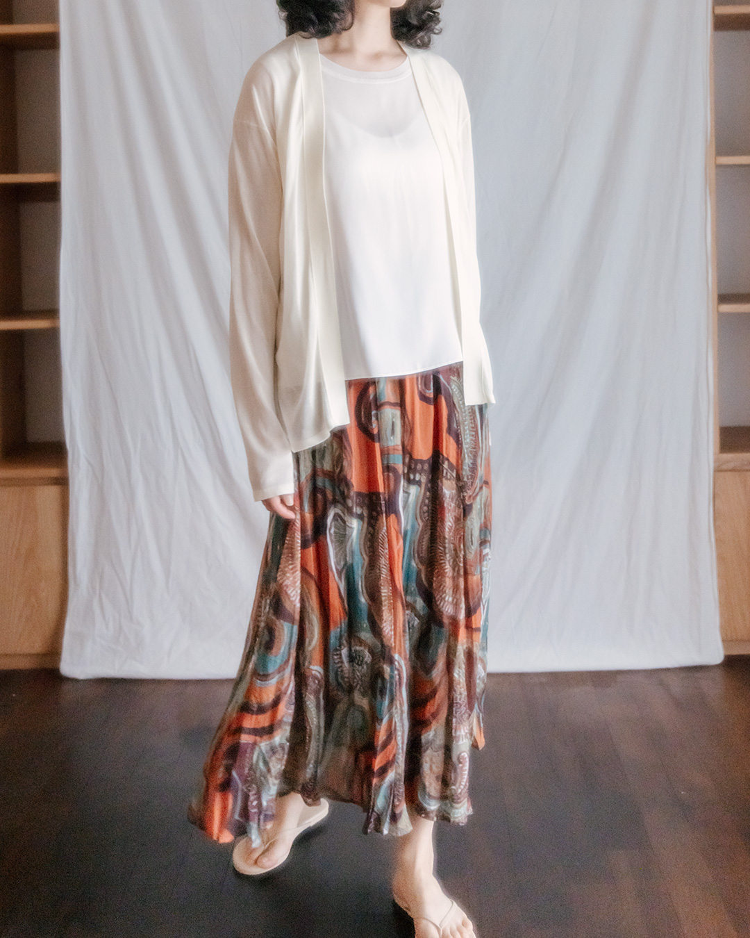 Summer 위에 가장 먼저 걸치게 되는<br> airy acetate cotton cardigan