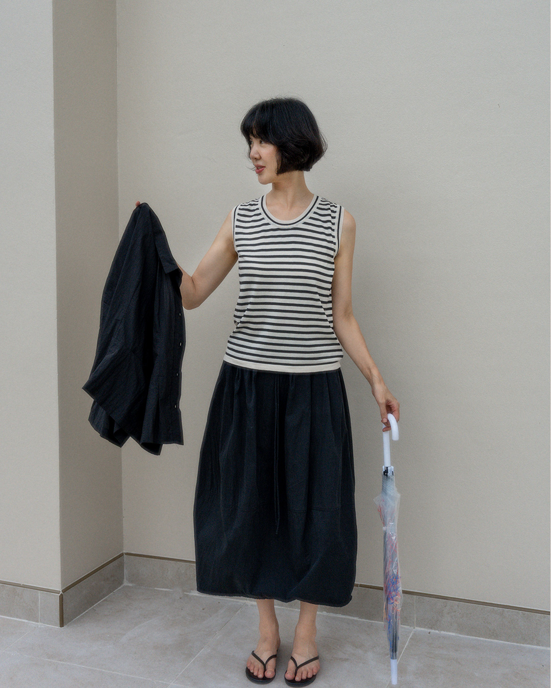 Summer 룩을 또렷하게 잡아주는<br> Stripe Sleeveless Tower