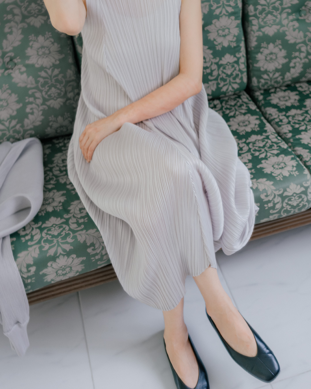 The moment you put it on, you look effortlessly dressed<br> Pleated Sleeveless Long Dress