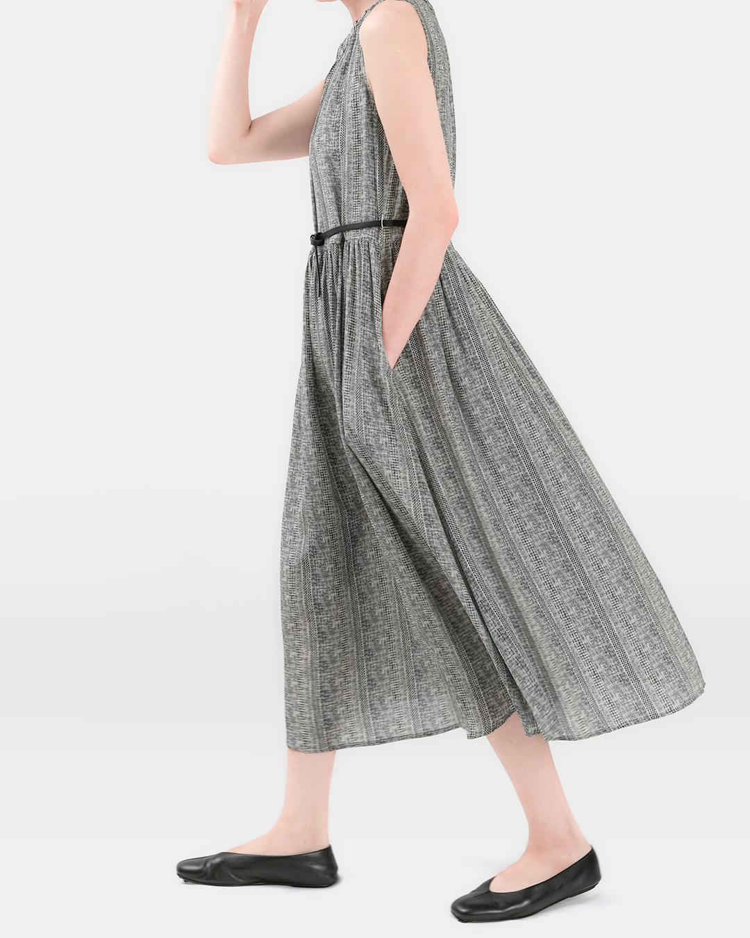 100% Silk, 차분하게 빛나는 하루<br> Grey Printed Silk Belted Dress
