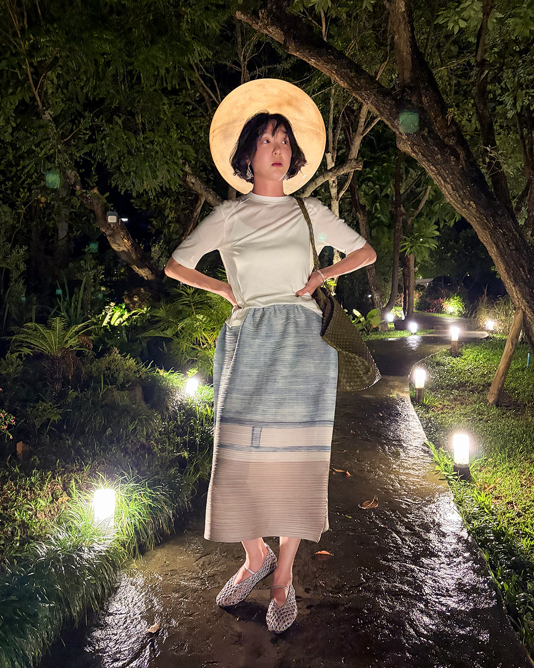 A touch of summer completed with subtle colors<br> Sage Beige Color Block Pleated Skirt