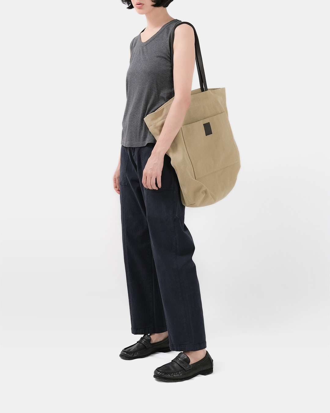 Stylish even when carried lightly<br> Everyday Canvas Big Tote