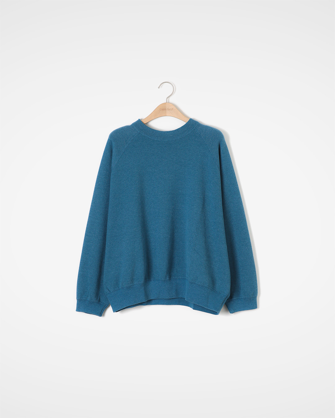 얼굴빛을 환하게 밝혀주는<br> 포근한 일상의 스웨트 Shirt