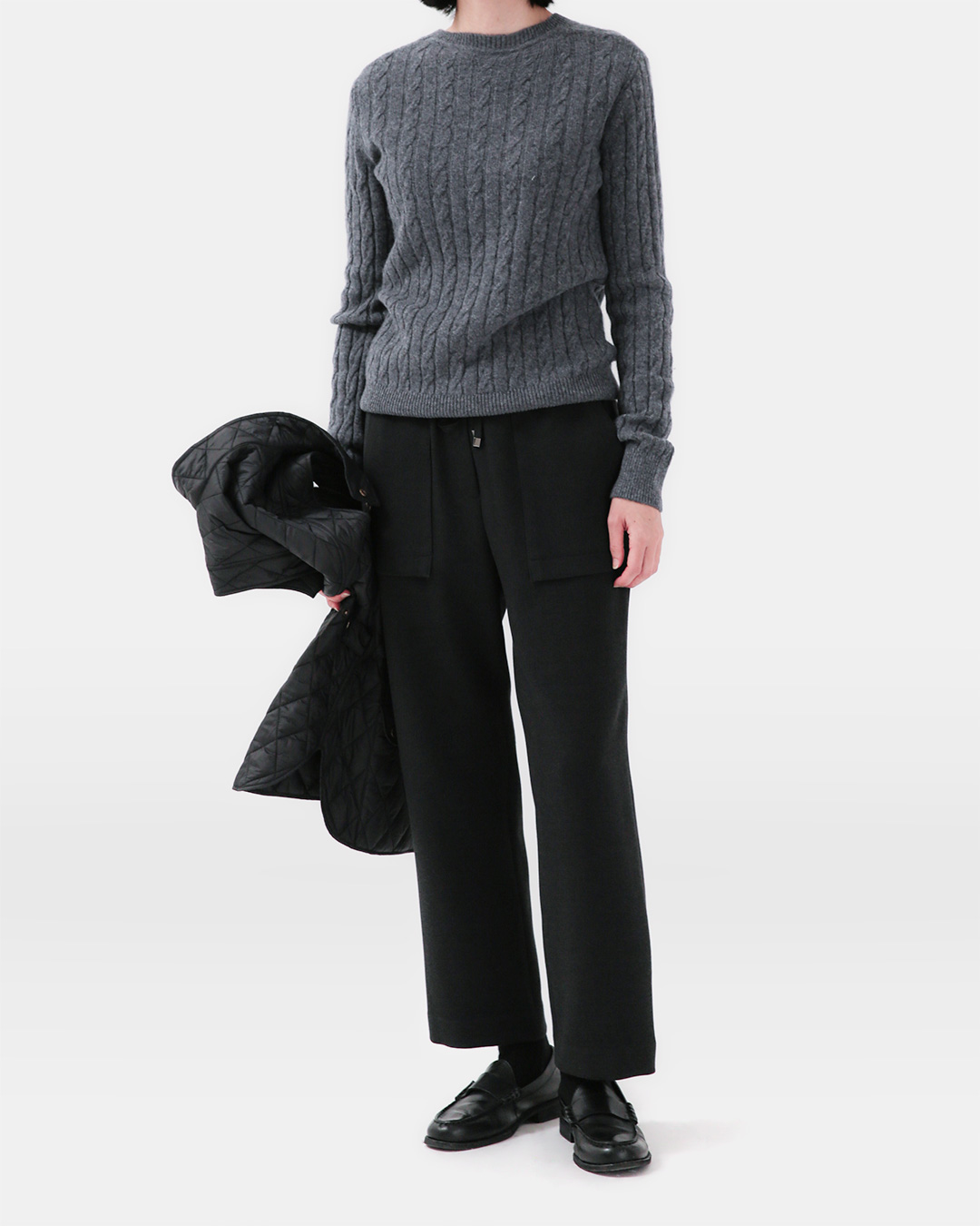 A perfect silhouette that you can wear every day<br> signature banding straight pants