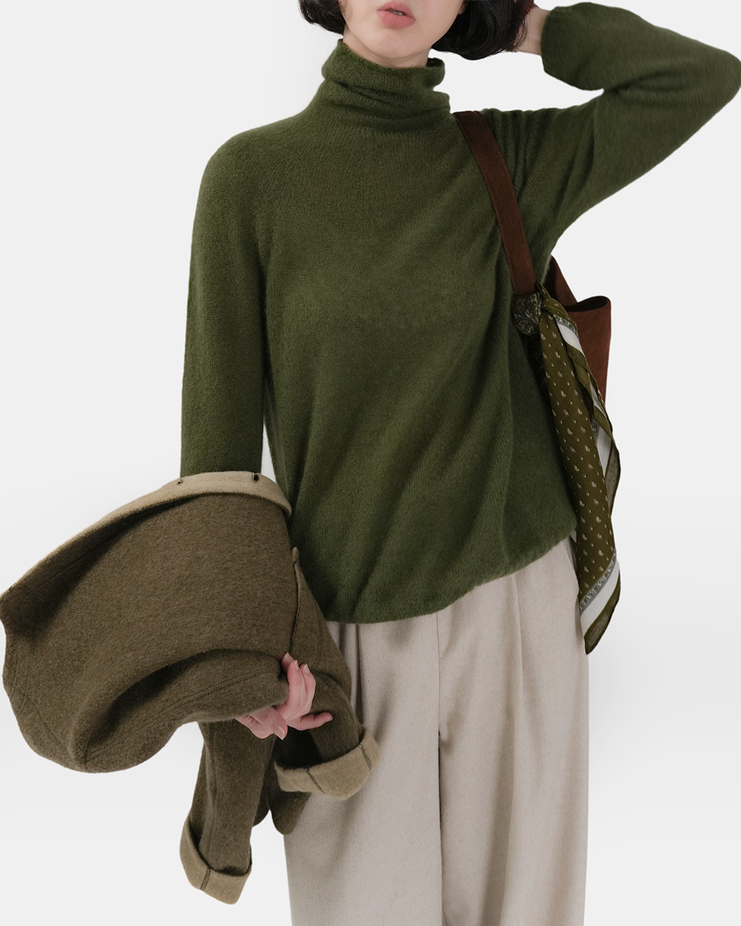 Keep your neck warm, and your impression light<br> Cashmere Silk Soft Turtleneck