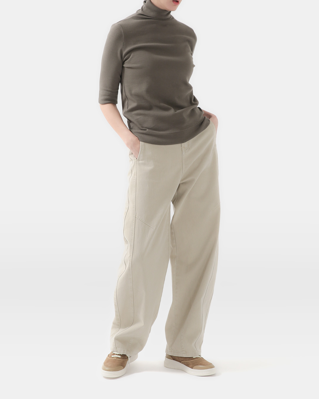 Meet a new silhouette<br> Curved-Seam Beige Denim