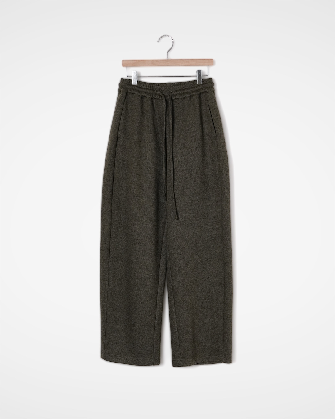 Even if I don't have the energy to dress up, I still have my own taste.<br> Melange Sweatshirt Wide Pants Set