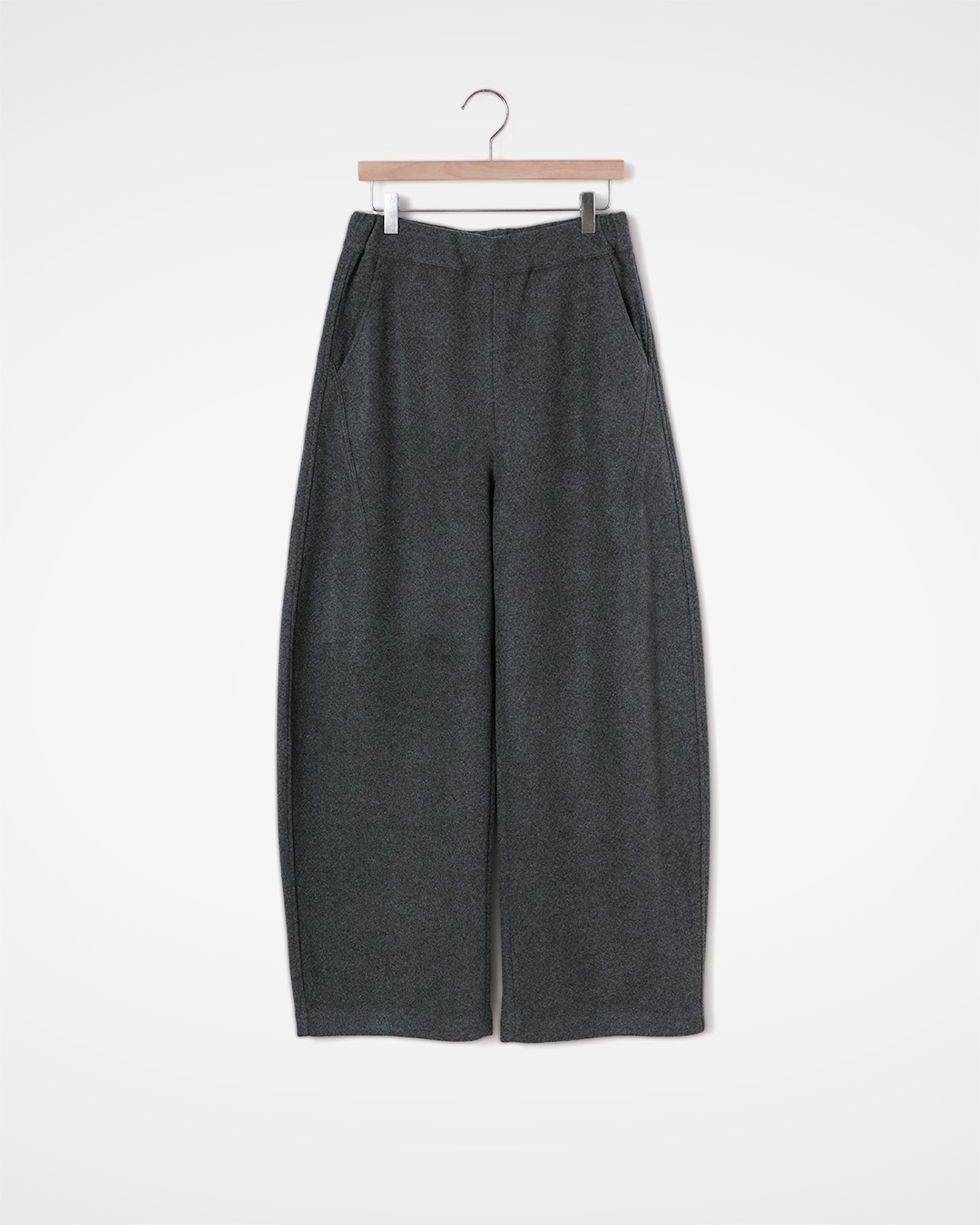 A cozy and comfortable curved edge<br> Curved Seam Wide Pants