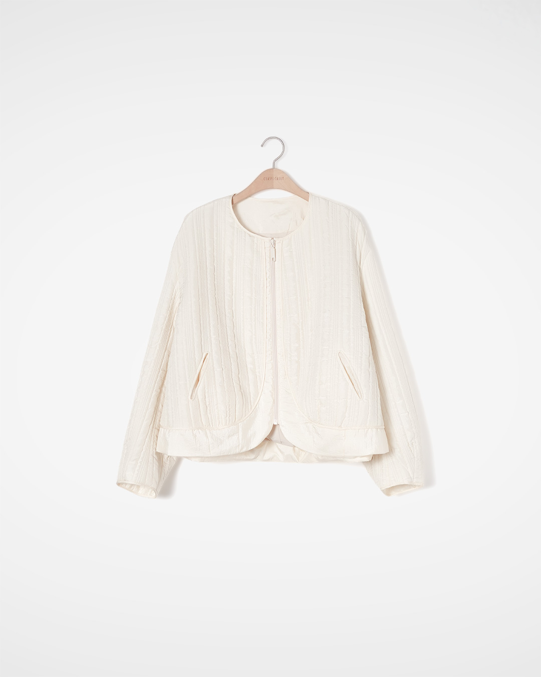 Padding 한 벌로 달라지는 차림<br> Vertical Quilted Zip Jacket