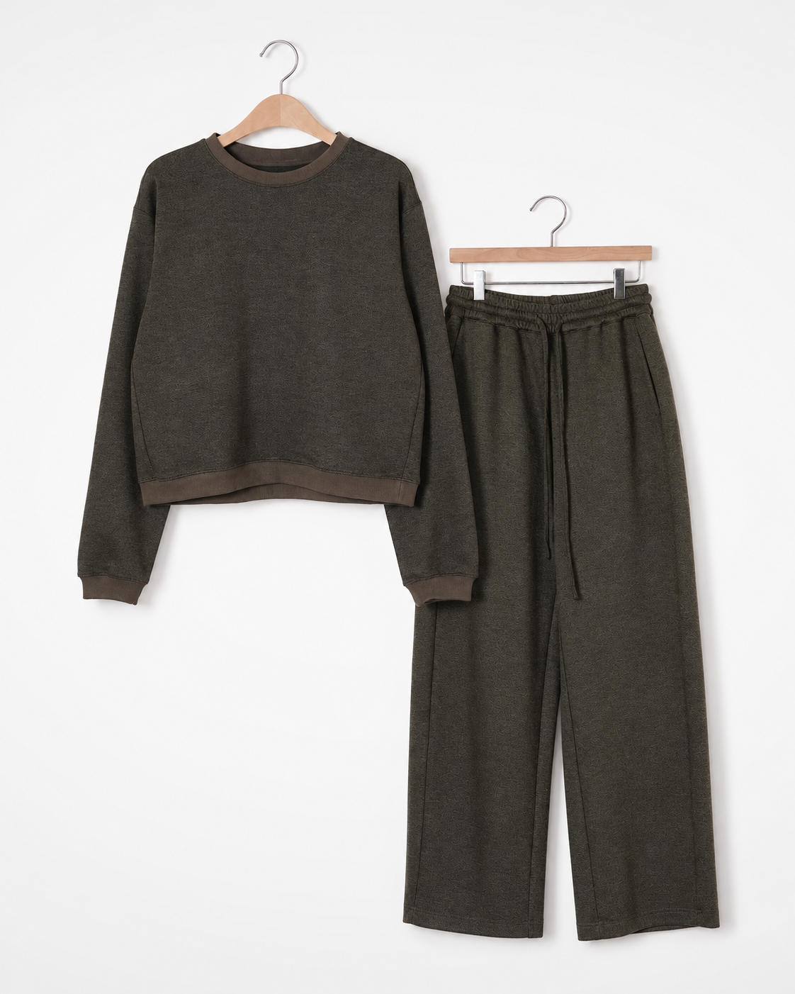 Even if I don't have the energy to dress up, I still have my own taste.<br> Melange Sweatshirt Wide Pants Set
