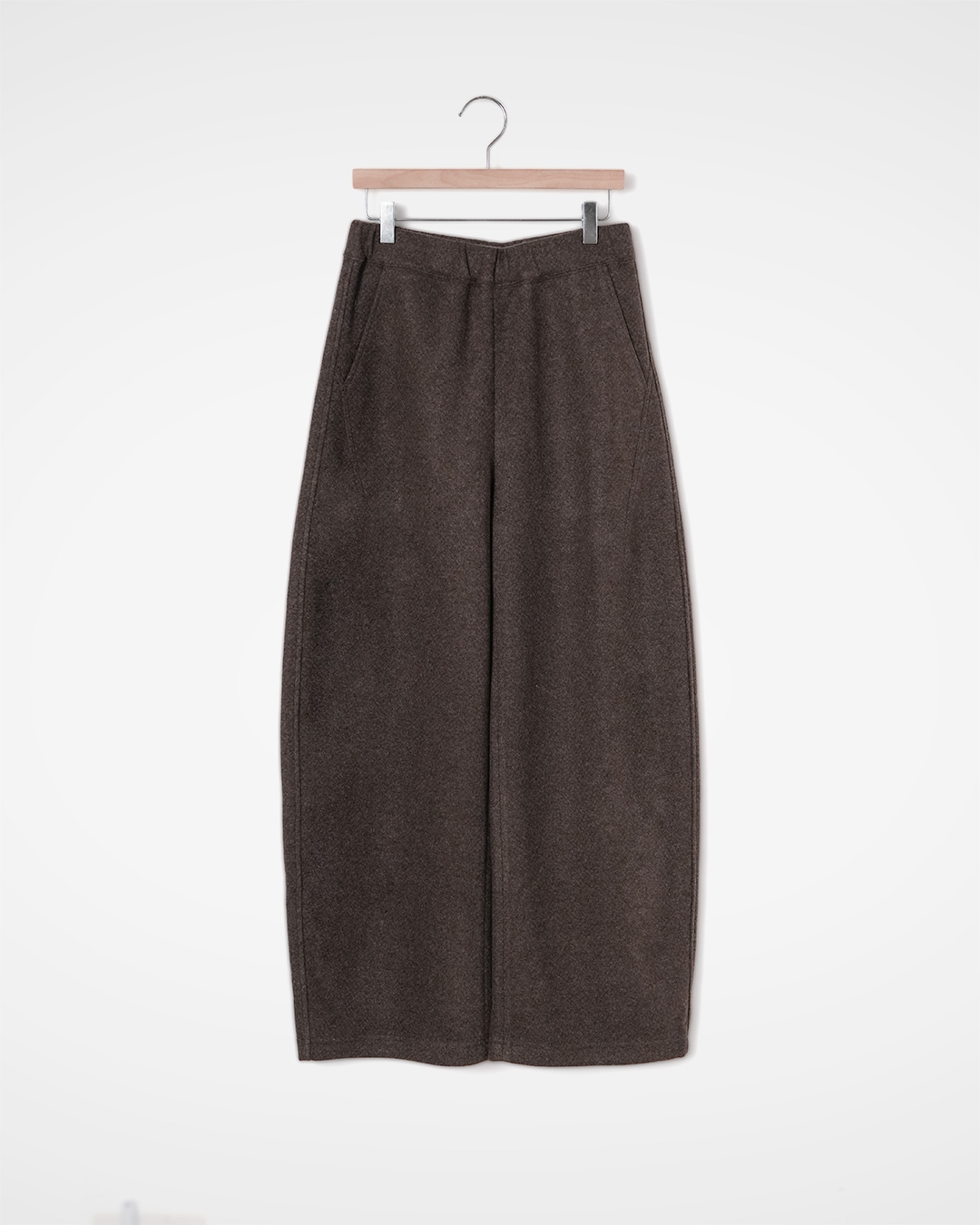 A cozy and comfortable curved edge<br> Curved Seam Wide Pants