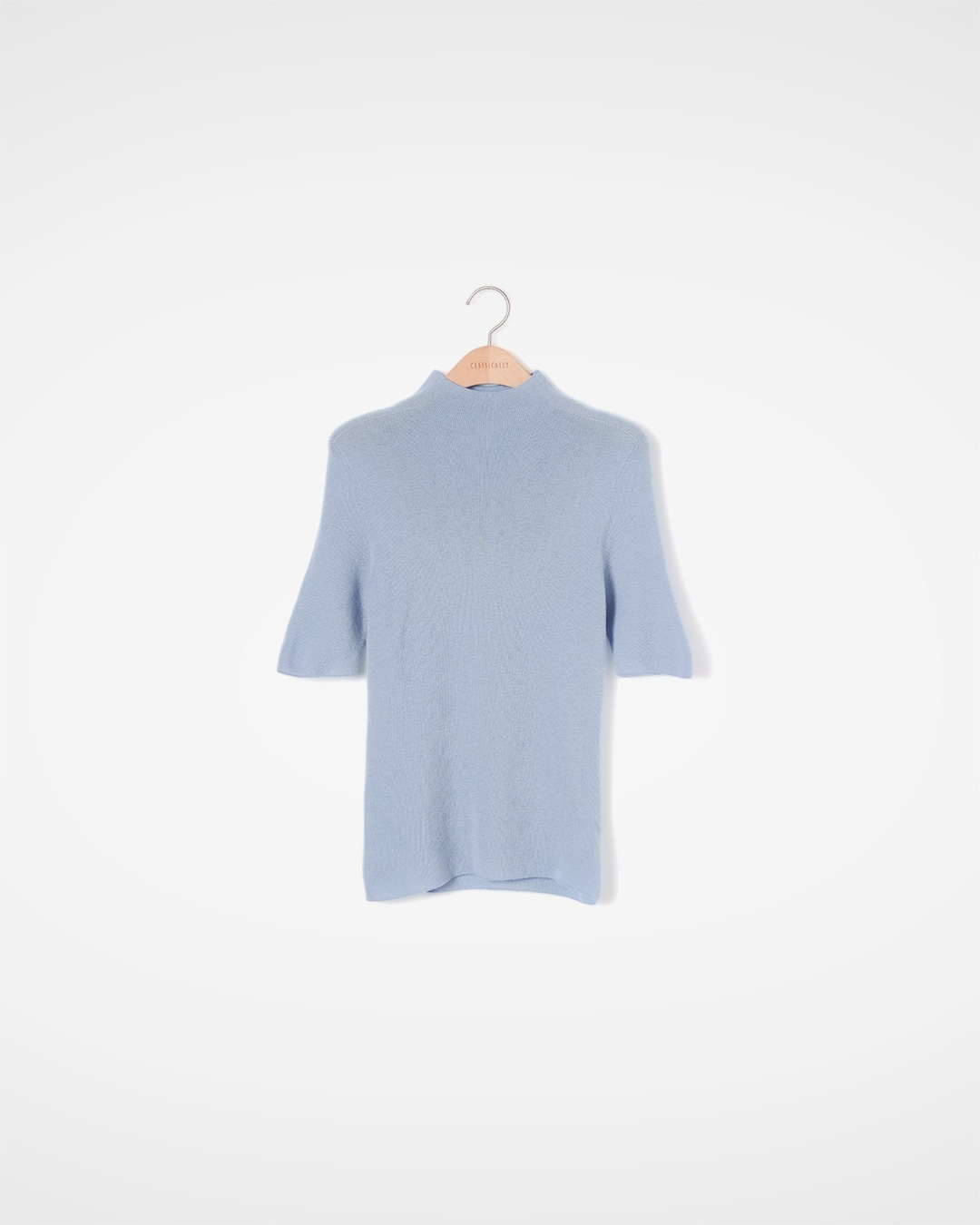 Even if the sleeves are short, the season lasts a long time<br> Mock Neck Short Sleeve Knit