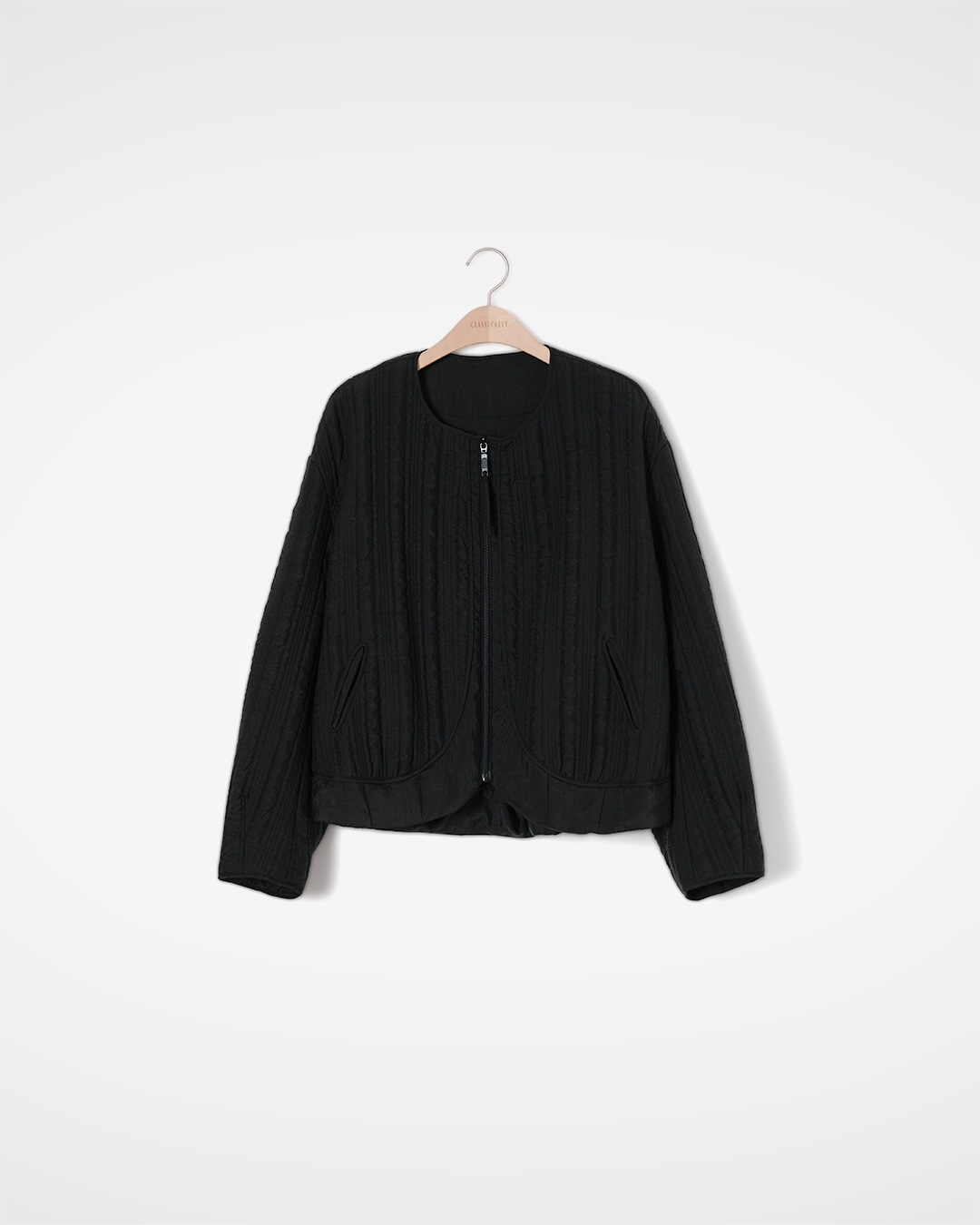 Padding 한 벌로 달라지는 차림<br> Vertical Quilted Zip Jacket